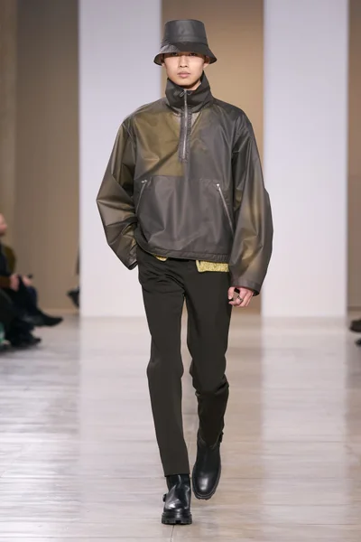 Look 11